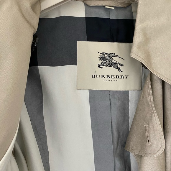 Authentic silk Burberry trench. Would best fit. 2-6 US. Perfect condition. - Picture 4 of 7